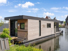 Brand new Boathouse on the water in Stavoren